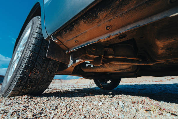 इंजीनियर ऑटोमोटिव सस्पेंशन सिस्टम में रबर बुशिंग की थकान विशेषताओं का विश्लेषण कैसे करते हैं?